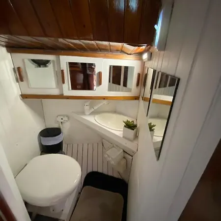 Botel Private Sailing Boat Heart Of City Vila Nova de Gaia