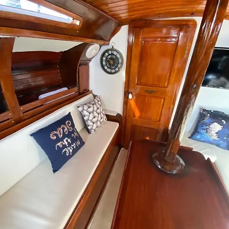 Private Sailing Boat Heart Of City *