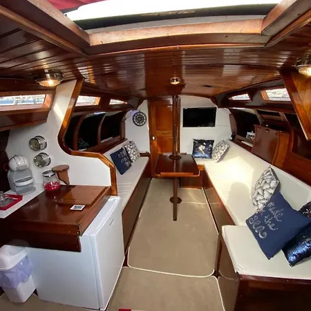 Private Sailing Boat Heart Of City *