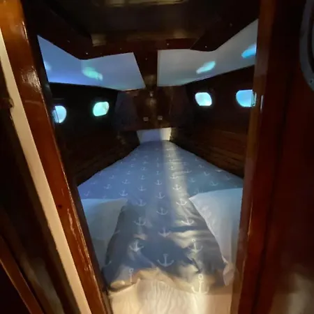 Botel Private Sailing Boat Heart Of City Vila Nova de Gaia