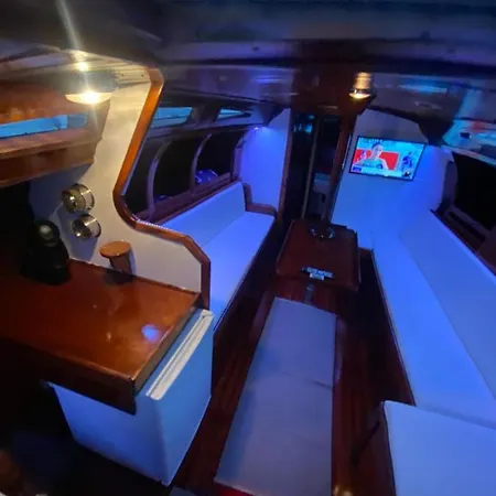 Private Sailing Boat Heart Of City Botel