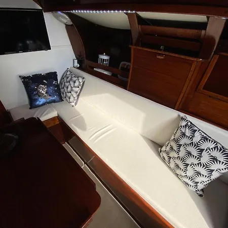 Botel Private Sailing Boat Heart Of City *