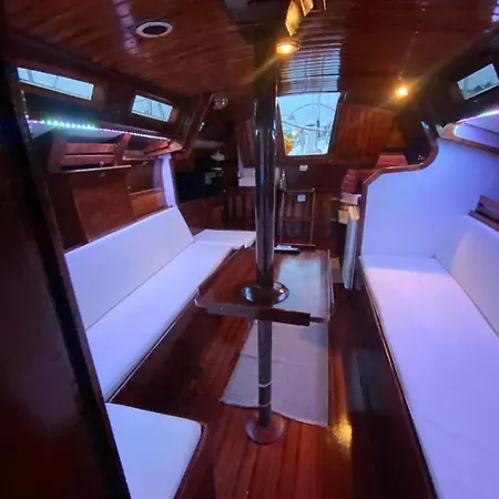 Private Sailing Boat Heart Of City *