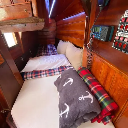 Private Sailing Boat Heart Of City Botel
