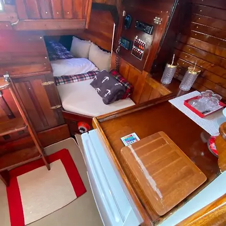 Private Sailing Boat Heart Of City *