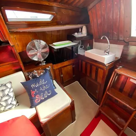 Private Sailing Boat Heart Of City *