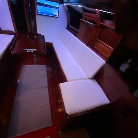 Private Sailing Boat Heart Of City Botel
